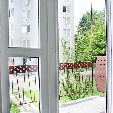 Hostel Rozna Dolina Любляна Екстериор снимка
