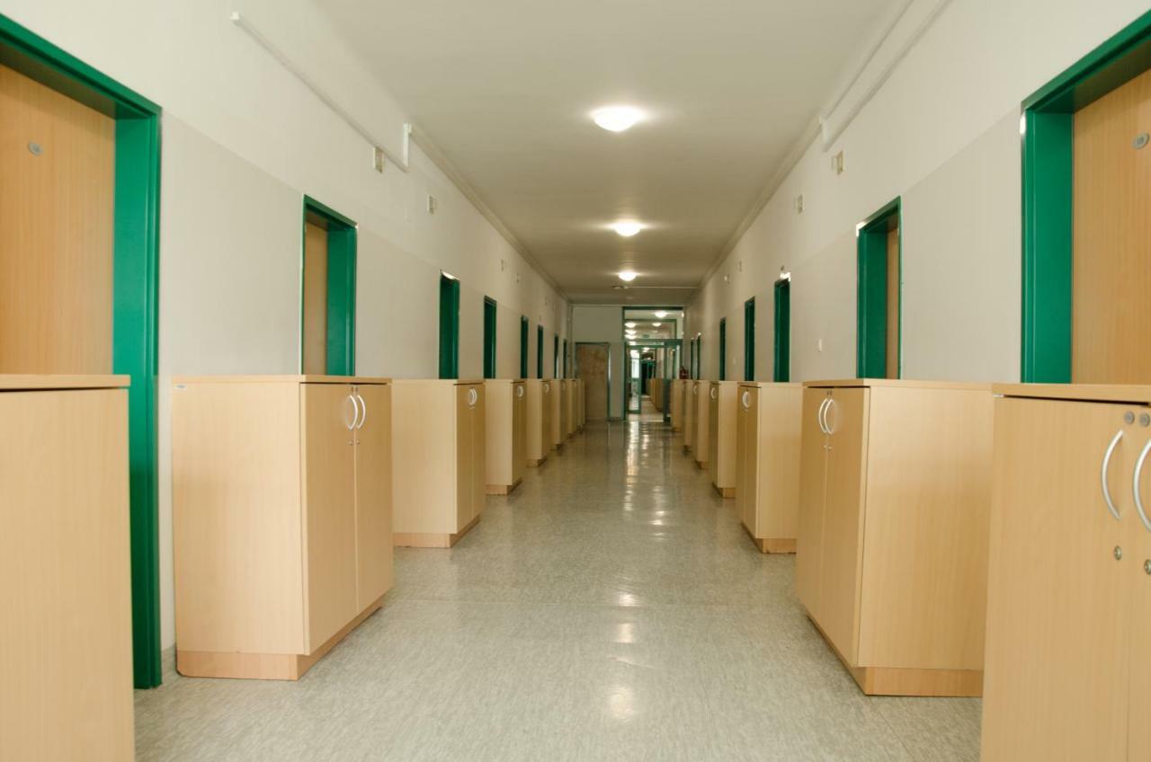 Hostel Rozna Dolina Любляна Екстериор снимка