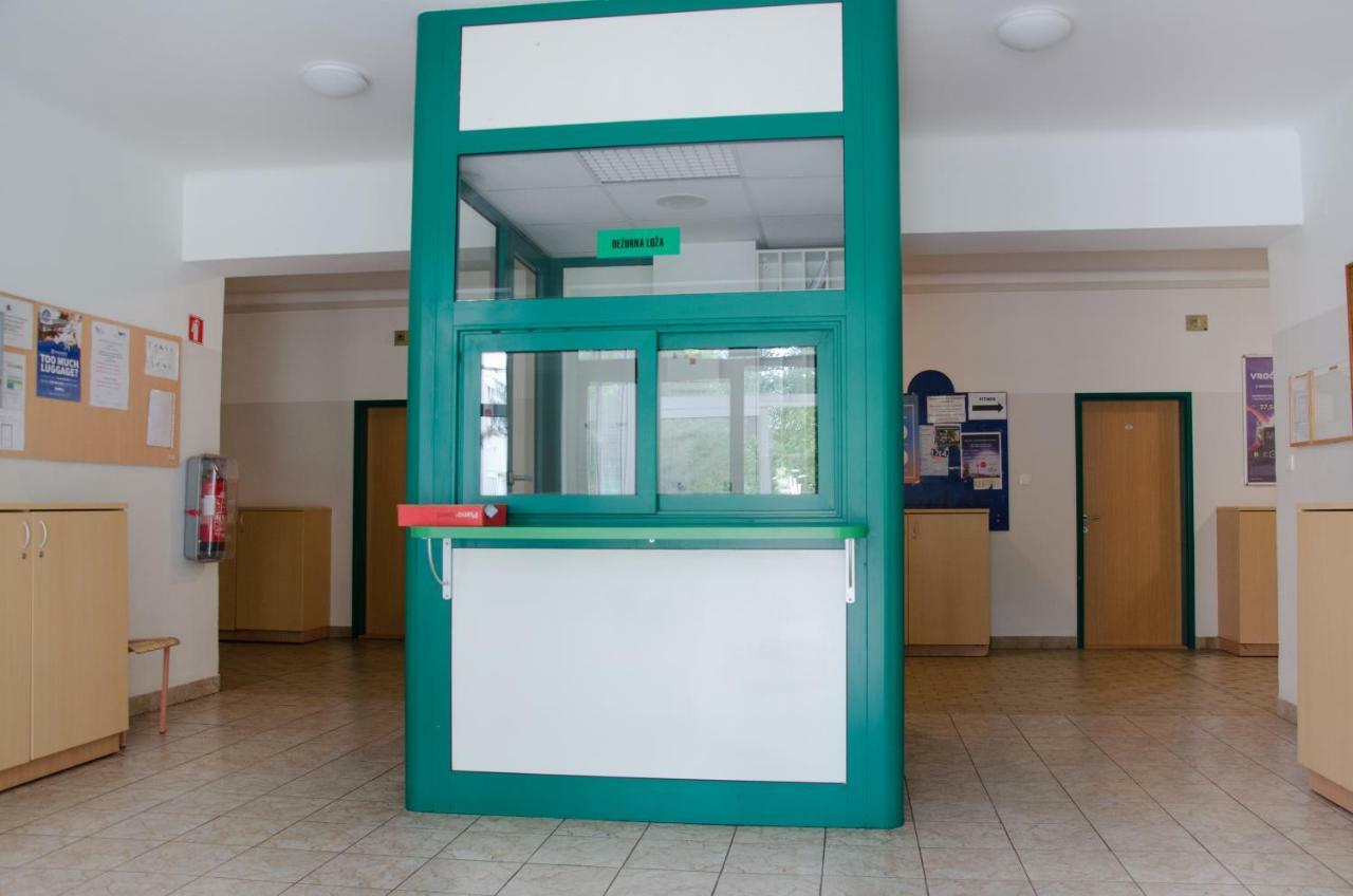 Hostel Rozna Dolina Любляна Екстериор снимка