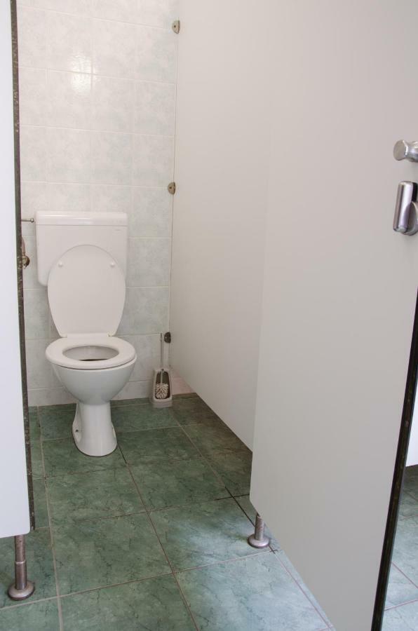 Hostel Rozna Dolina Любляна Екстериор снимка