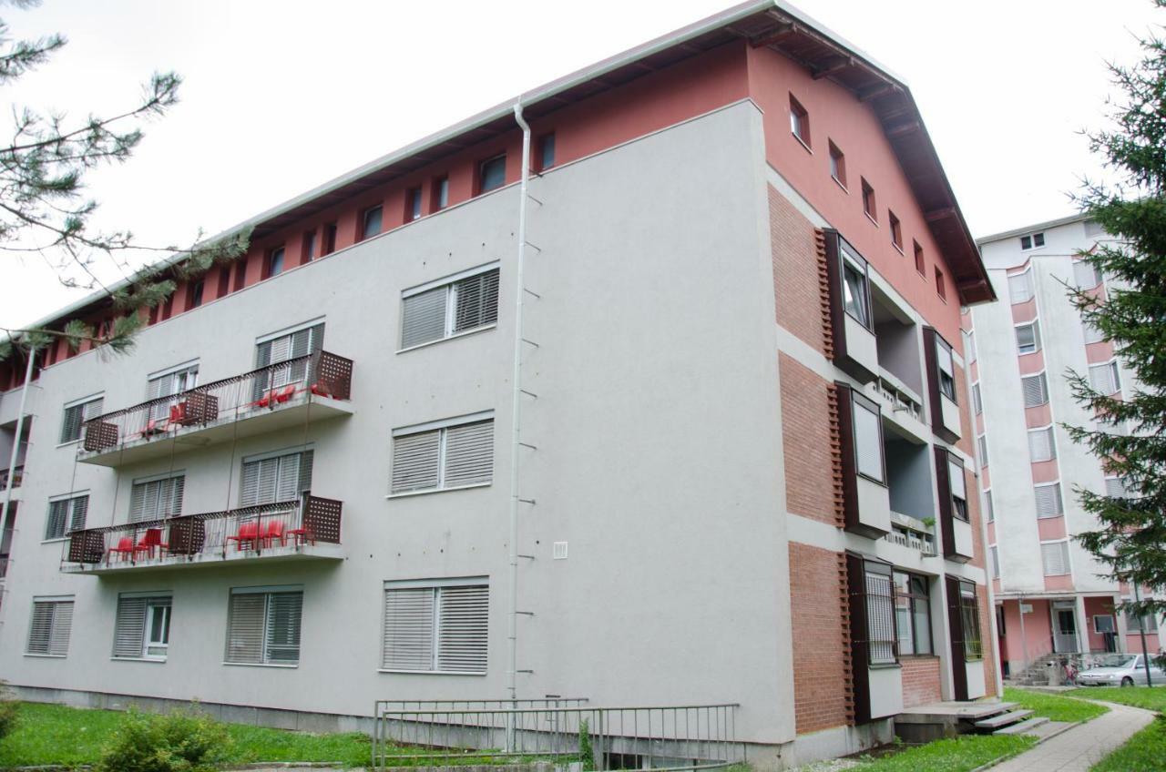 Hostel Rozna Dolina Любляна Екстериор снимка