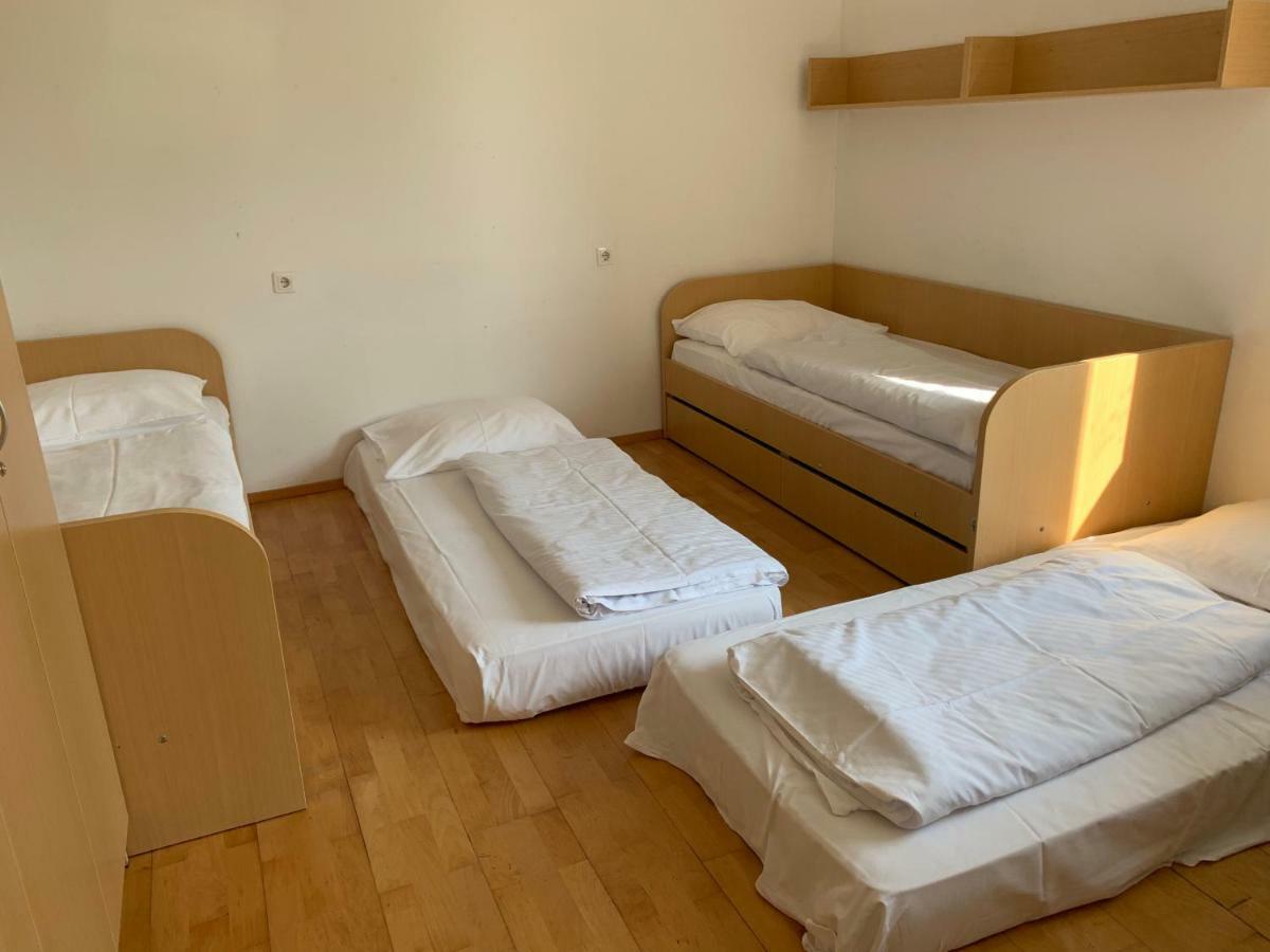 Hostel Rozna Dolina Любляна Стая снимка